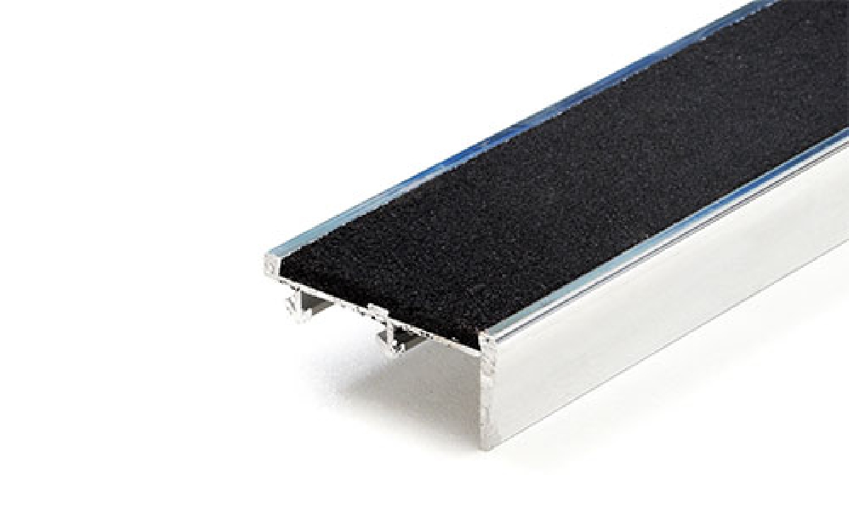 จมูกบันไดอลูมิเนียมอัดด้วยแร่กากเพชร รุ่น IC-1 (ราคาต่อเมตร)