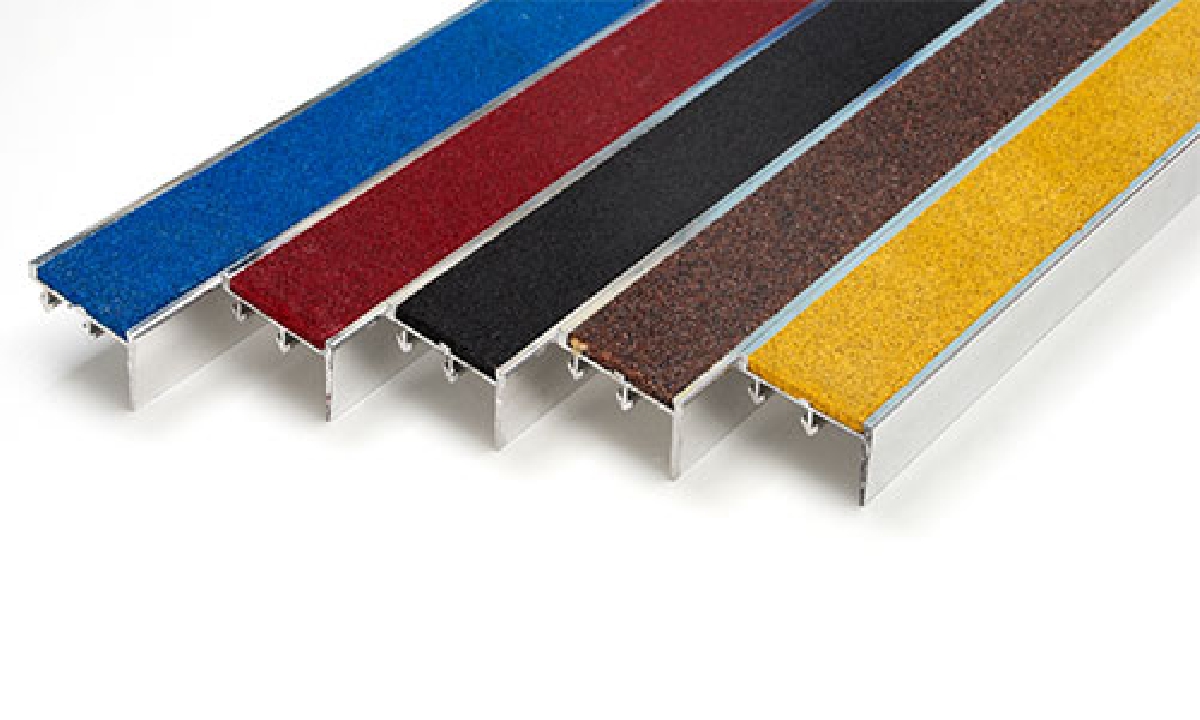 จมูกบันไดอลูมิเนียมอัดด้วยแร่กากเพชร รุ่น SC-1 (ราคาต่อเมตร)