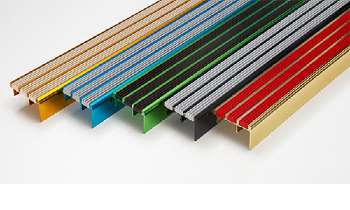 จมูกบันไดอลูมิเนียมสอดเส้นพีวีซี รุ่น SL-3 (ราคาต่อเมตร)