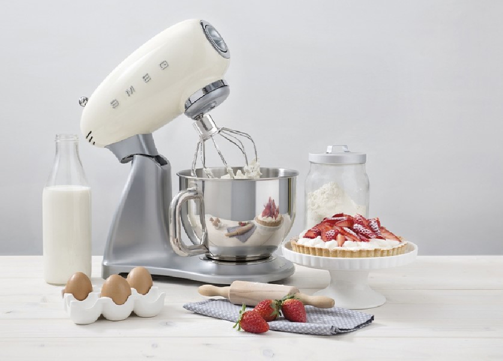 SMEG เครื่องผสมอาหาร ดีไซน์ 50’s Style สีครีม