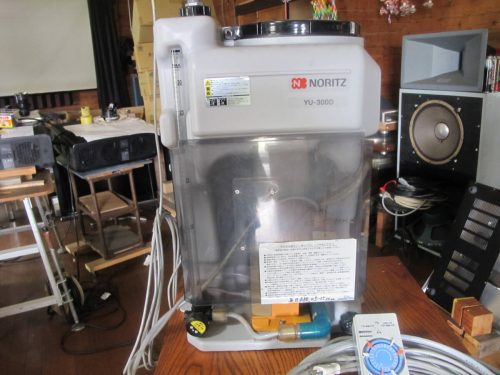 หน่วยฉีดของเหลวฆ่าเชื้อ Noritsu YU-300 ถูกนำมาใช้ในสถานพยาบาลเพื่อจัดการน้ำอาบเพื่อให้เป็นไปตามกฎหมายความปลอดภัยของห้องอาบน้ำสาธารณะมันยังใหม่อยู่