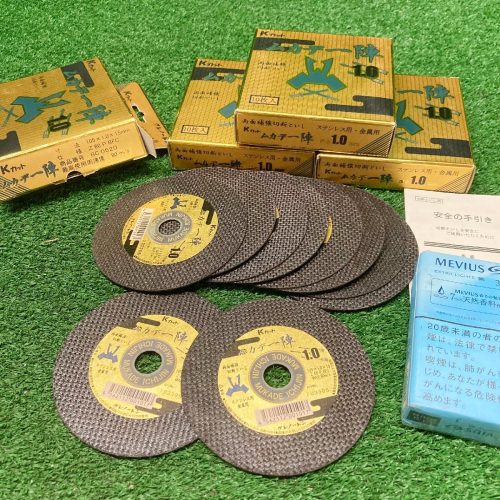 Shiraku Q629 Cle Norton สแตนเลสสตีลแผ่นบางตัดได้ล้อตัดเสริมสองด้าน K Cut Centipede Ichijin Z60PBFC φ105×1.0×15มม. 1 กล่อง 10 ชิ้น 4 กล่องชุด 40 ชิ้น