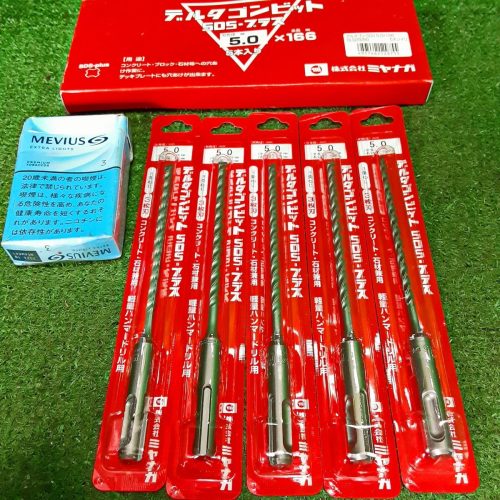 Sumitomo d749 Miyanaga Deltagon Bit SDS Plus (เส้นผ่านศูนย์กลางใบมีด 5.0 มม. ความยาวรวม 166 มม. ความยาวใช้งานจริง 100 มม. ใบมีด 3 ใบ) สำหรับทั้งคอนกรีต/หินชุด 5 ชิ้น
