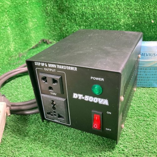 Kamesei J695 (สำหรับใช้ทั้งในประเทศและต่างประเทศ) หม้อแปลงไฟฟ้าแบบสเต็ปอัพ/สเต็ปดาวน์ DT-500VA ความจุ: 500VA อินพุต: 110/220V สลับได้แหล่งจ่ายไฟในประเทศแบบสเต็ปอัพ/สเต็ปดาวน์ต่างประเทศ