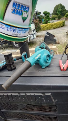 Makita เครื่องเป่าลมแบบชาร์จไฟได้ UB185D เครื่องเลื่อยลูกสูบแบบชาร์จไฟ Makita JR184DT HIKOKI เครื่องขัด 100 มม. 100V