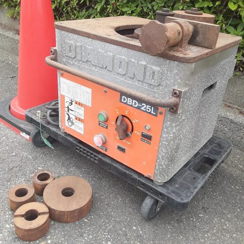 Yuuki c322 Diamond Electric Rebar Bender (DBD-25L) เครื่องดัดเหล็กเส้นแบบบาร์เครื่องดัดเหล็กเส้นมุม (0-180°) พร้อม 4 ชิ้น (6.5/7/9/14 ซม.) สายไฟ: ประมาณ. 2ม