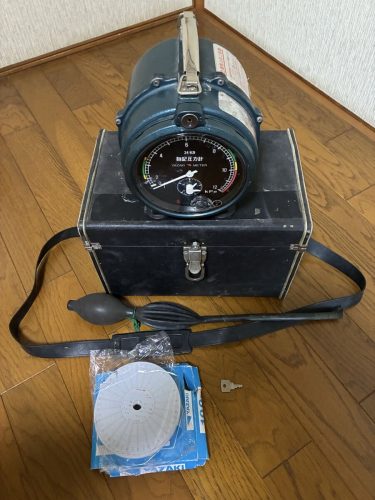 YAZAKI Yazaki Instrument Self-Recording Pressure Gauge 24 Minute Meter ER12-24M with Case Used เพิ่มลงในรถเข็น