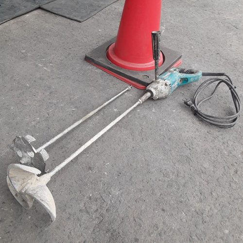 Yoki C335 Makita Makita Kakuhan Machine (UT2204) ความยาวรวม: ประมาณ. เครื่องผสมอาหารกำลังสูง 92 ซม. เครื่องผสมอาหารแบบมือถือไฟฟ้าใบมีดสำรอง 1 ใบรวมทั้งหมดชุด 2 ชิ้น