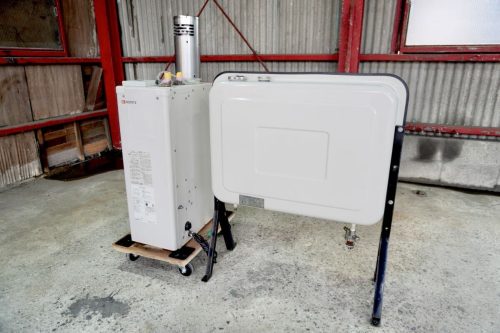 NORITZ เครื่องทำน้ำอุ่นน้ำมันขนาดเล็ก OQB-3704F ชุดถังน้ำมันก๊าดพร้อมรีโมทกลางแจ้งประเภท 100V ผลิตในปี 2018 หม้อต้มน้ำเชื่อมต่อโดยตรงใช้ในบ้านรับประกันการทำงาน