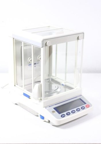 เครื่องชั่งอิเล็กทรอนิกส์เชิงวิเคราะห์ A&amp;D GX-324AE ใช้แล้ว
