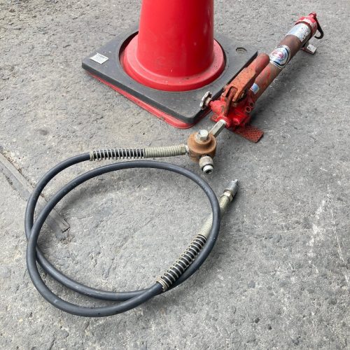 Okiyo J689 Riken/Riken Power 70MPa ปั๊มไฮดรอลิกแบบแมนนวล P-1B ท่อเส้นผ่านศูนย์กลางภายนอก φ16มม. x ยาว 2ม. ปริมาณการปล่อย 2.3ซม.3 รวมวาล์วไล่ลมด้วยอุปกรณ์จัดเก็บรวมอยู่ด้วย