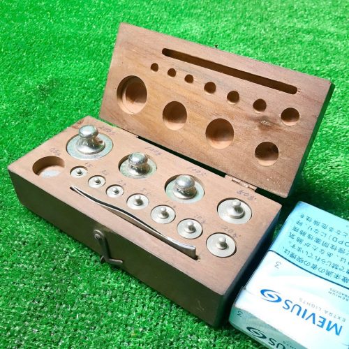 Rissou g734 น้ำหนักทรงกระบอก/น้ำหนักอ้างอิง (0.5g/1g/2g/5g/10g/20g/50g/100g/200g) เครื่องชั่งที่แม่นยำ/เครื่องชั่งเคมีการวัดน้ำหนักพร้อมกล่อง
