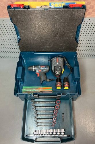 BOSCH 10.8V สว่านไขควง GSR10,8-2-LI ประแจรวม TONE 3D ซ็อกเก็ตชุดเครื่องมือ King ต่างๆ (3031K)