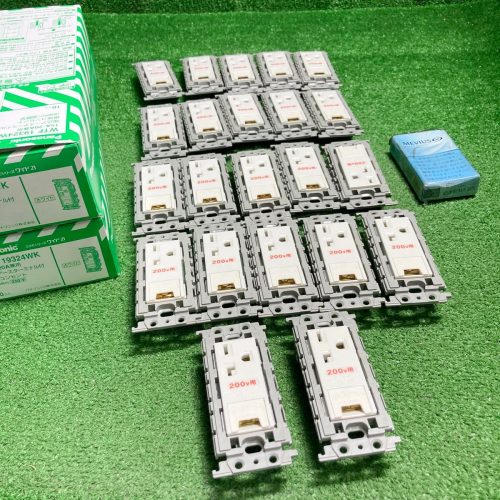 Mutsumi Hama e391 Panasonic 15A/20A เต้ารับต่อสายดินพร้อมขั้วต่อสายดินแบบฝัง (WTF19324WK) พร้อมโครงฉนวนสำหรับ 200V ชุด 22 ชิ้น