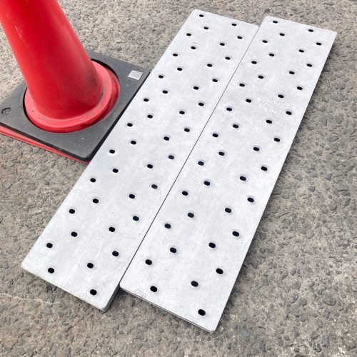 บอร์ดนั่งร้านอลูมิเนียม Tansei J697 Hasegawa Alstage AD-31A รับน้ำหนักงาน 120kg รองรับ 2 จุดมีแผ่นกันลื่นกว้าง 240x ยาว 1000x หนา 31mm ชุด 2 ชิ้นรวม