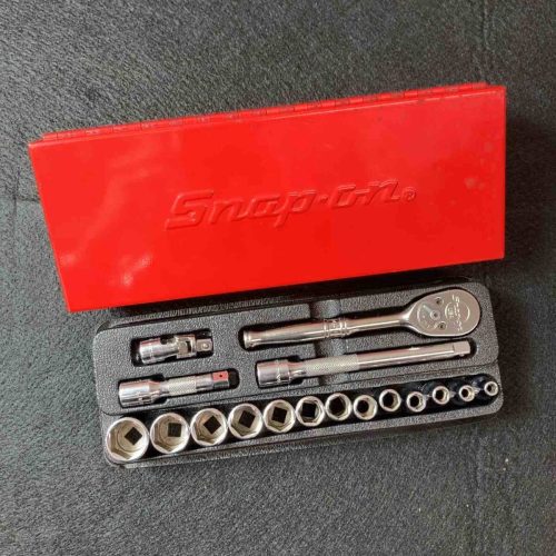 (สินค้ามือสอง) Snap-on TM830 1/4 ลูกบ๊อกซ์ด้ามวงล้อชุด 17 ชิ้น (ร้าน Higashiyamato)