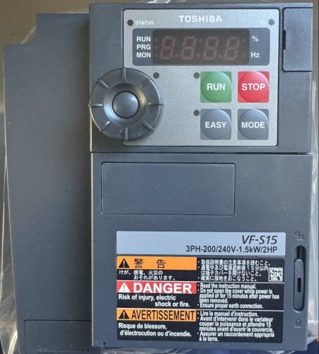 TOSHIBA โตชิบาอินเวอร์เตอร์ VF-S15 3PH-200/240V-1.5kW/2HP