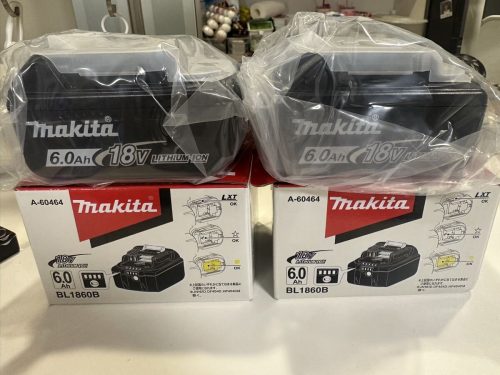แบตเตอรี่ลิเธียมไอออน Makita BL1860B 18V 6.0Ah *การชาร์จความเร็วสูงใช้ได้กับเครื่องหมายหิมะชุด 2 ก้อนยังไม่ได้ใช้งาน