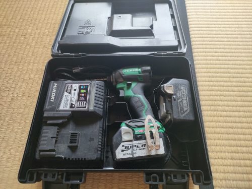 เครื่องชาร์จไดร์เวอร์กระแทกไร้สาย HiKOKI พร้อมกล่องแบตเตอรี่