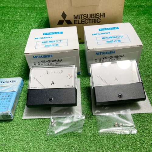 Mutsumi Hama e491 Mitsubishi Electric แอมป์มิเตอร์ไฟฟ้ากระแสสลับ (แสดงมิเตอร์ไฟฟ้า) (YS-208NAA) แรงดันไฟฟ้าวงจรใช้แล้ว 300V หรือน้อยกว่าแผงสวิตช์บอร์ดควบคุมชิ้นส่วนอุตสาหกรรม
