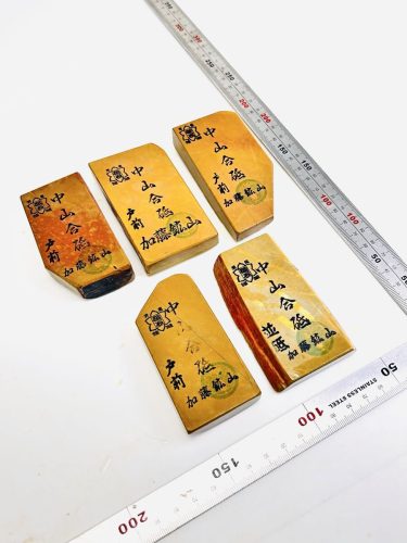3 หินลับธรรมชาติ Kato Mine Nakayama Goshu Tomae แผ่นสีเหลือง Hard Grain เคียวหินลับมีดแกะสลัก Whetstone Kyonakura ชุด 5 669g เครื่องมือทำอาหารเครื่องมือช่างไม้กบสิ่วมีดมีดโกนขัด