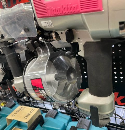 เครื่องตอกตะปูลม Makita AN611