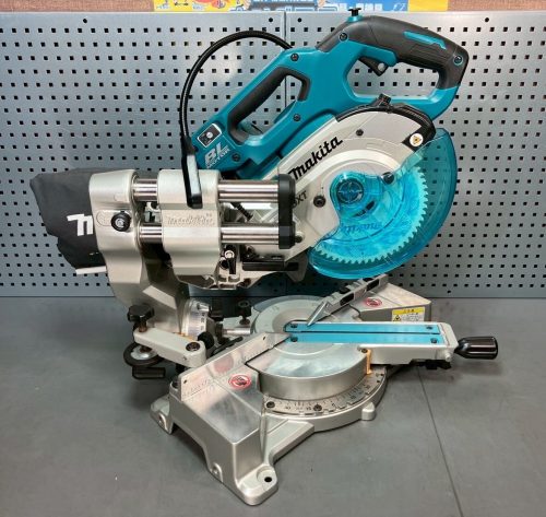 Makita 18V 165มม.เลื่อยวงเดือนเลื่อนแบบชาร์จไฟได้LS610DZ Body Only King Tool (3371K)