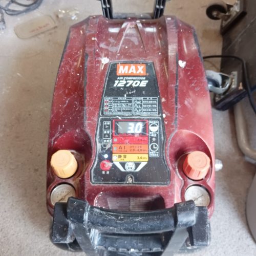 เครื่องอัดอากาศ MAX AK-HL1270E Meister Red ยืนยันการทำงานของคอมเพรสเซอร์ Max