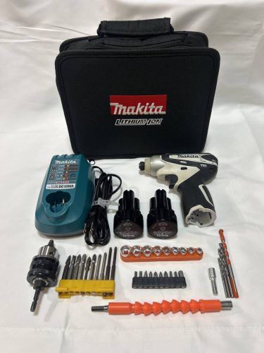 สว่านกระแทกแบบชาร์จไฟได้ Makita สินค้ามือสองสภาพดีและค่อนข้างสะอาดรวมแบตเตอรี่สำรอง