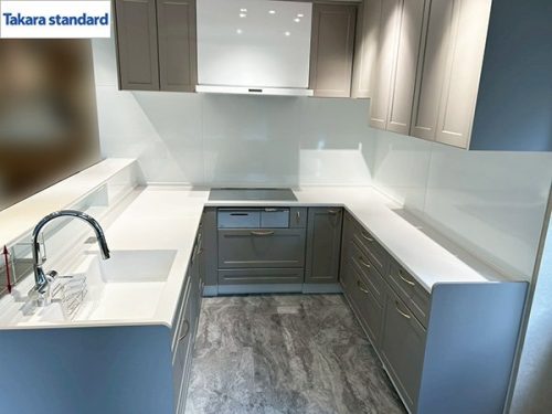 26A (จัดแสดง) ห้องครัวระบบ High-Class ของ Takara Standard/รูปตัว U/W2550/เครื่องล้างจาน BOSCH/เครื่องทำความร้อนสำหรับทำอาหาร IH/เครื่องดูดควัน/ตู้
