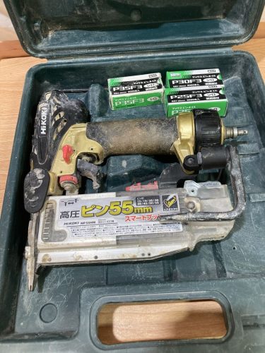 ∞ Hitachi Koki HITACHI เครื่องตอกหมุดแรงดันสูง NP55HM เครื่องตอกหมุด 55 มม. เครื่องมือกลไกการกดอัจฉริยะเครื่องมือลมเครื่องมือช่างไม้เครื่องมือ DIY ยืนยันการทำงานแล้ว