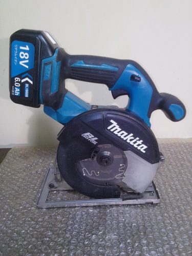Makita 18V เครื่องตัดเลื่อยปลายแบบชาร์จไฟได้ CS551D ตัวเครื่อง 150 มม. + รวมแบตเตอรี่ 6.0Ah