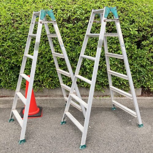 Tansei J760 บันไดอลูมิเนียม Hasegawa RS-18 ความสูงของแผ่นด้านบน 1.70 ม. ความยาวบันได 3.57 ม. รับน้ำหนักได้ 100 กก. ขนาดพับ: กว้าง 690x ยาว 1810x สูง 165มม. รวมชุด 2 อัน